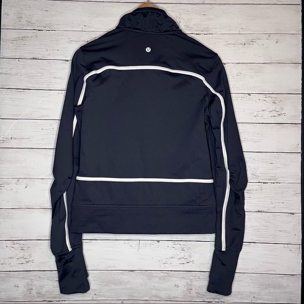 Lululemon tracker jacket - Picture 3 of 6
